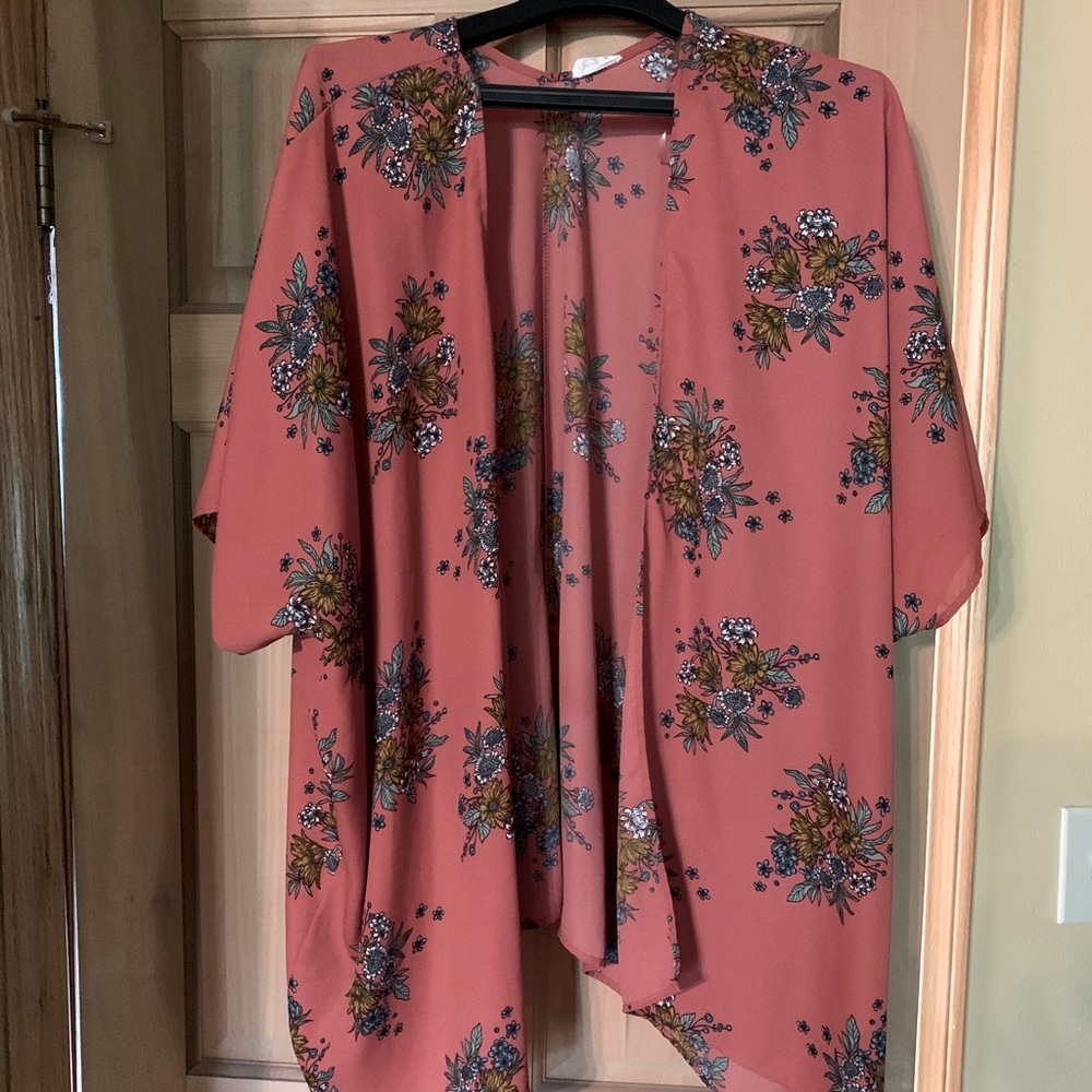 Gently loved boutique flower kimono.